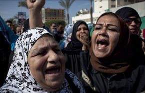 المئات يتظاهرون في بورسعيد مع استمرار الاضراب