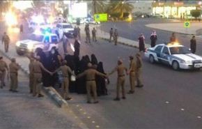 الامن السعودي يعتقل 50 امرأة وطفلا شاركوا باعتصام