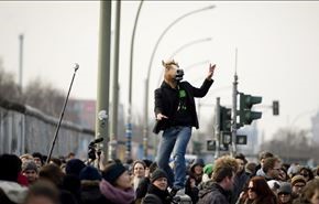 از اعتراض به تخریب دیوار برلین تا دستکش بوکس مرکل