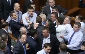درگیری فیزیکی نمایندگان پارلمان اوکراین