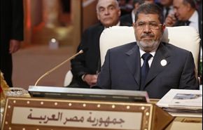 مرسي يحذر القادة العرب من التدخل في شؤون مصر