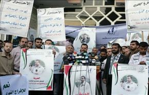 السجن لصحفي فلسطيني اهان عباس بالفيسبوك