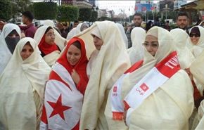 تونسيات يرتدين السفساري ردا على فيمن