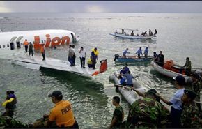 نجاة جميع ركاب طائرة اندونيسية سقطت بالبحر