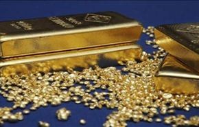 الذهب يتراجع لكنه يسجل أكبر مكسب أسبوعي