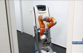 اختراع روبوت لمساعدة المسنين