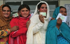 محلل باكستاني: عمران خان وجه التغيير بالانتخابات