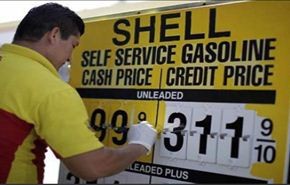 النفط يرتفع عند التسوية مع تراجع الدولار