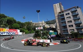 روزبرغ يفوز بسباق موناكو الفرنسي للسيارات
