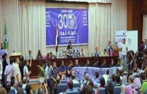 حركة تمرد المصرية تجمع تواقيع لعزل الرئيس