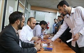 الايرانيون يواصلون الادلاء بأصواتهم لانتخاب رئيس جديد