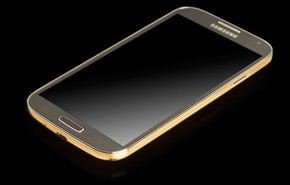 نسخة من هاتف Galaxy S4 مطلية بالذهب وبتكلفة 2600 دولار!
