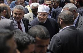 القرضاوي يصل إلى القاهرة والسفارة القطرية تستقبله
