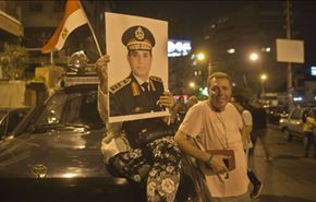 الاخبار: مصر را فرمانده ارتش اداره می کند
