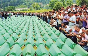 البوسنيون يحيون الذكرى الـ 18 لمجزرة سربرينيتسا