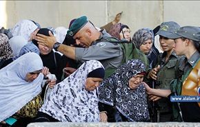 الاحتلال يمنع الفلسطينيين دون ال40 من دخول الاقصى