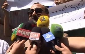 إحتجاج امام نقابة الصحفيين المصريين ضد غلق مكتب العالم