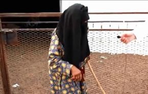 فيديو لسيدة عجوز تعيش وحيدة بفقر تام بالسعودية