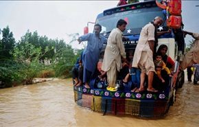 مقتل 30 وفقدان العشرات في فيضانات بباكستان