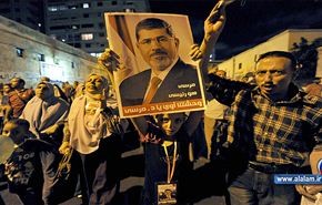 انصار مرسي يتظاهرون مع استمرار الاعتصامات