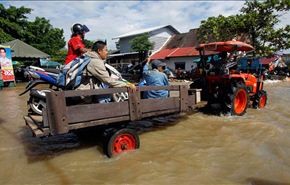 مياه الفيضانات تحاصر منطقة صناعية في تايلاند