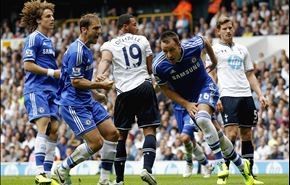 توتنهام ينفرد بالصدارة موقتا وسقوط قطبي مانشستر