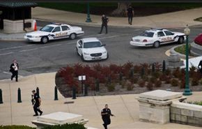 صور/اطلاق نار امام مبنى الكونغرس في واشنطن