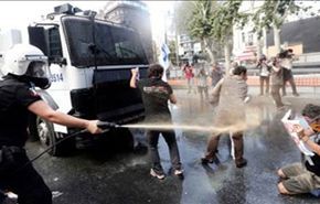 الشرطة التركية تقمع بعنف احتجاجات طلابية واسعة