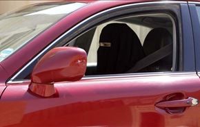 رویارویی هواداران و مخالفان رانندگی زن در عربستان