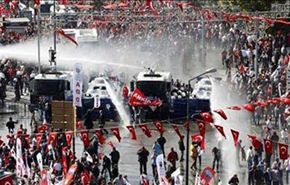 الشرطة التركية تقمع مظاهرة احتجاجية بقنابل مسيلة للدموع