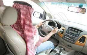 سعوديات يُلبسن سائقيهن الاجانب الشماغ لتجاوز نقاط التفتيش