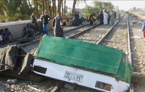 24 قتيلا في مصر باصطدام قطار بحافلة ركاب