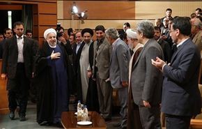 بالصور/الرئيس حسن روحاني بين طلبة الجامعات في يومهم الوطني