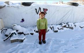 بالصور... اللاجئون السوريون تحت رحمة الثلوج