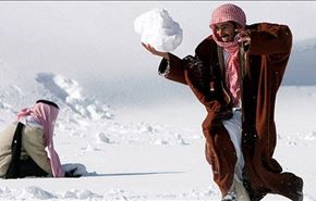 مرد سعودی نمی‌دانست با برف چگونه باید بازی کرد + فیلم