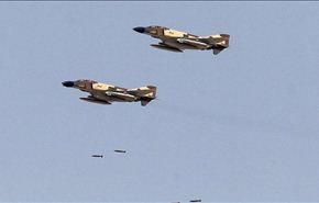 المقاتلات الايرانية تدمر اهدافا ثابتة ومتحركة بدقة عالية