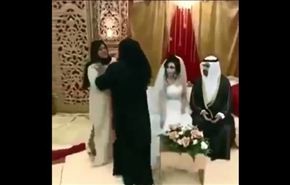 فيديو/معركة بين أم العروس وأم العريس بحفل الزفاف!