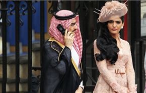 صورة/زوجة الوليد بن طلال تحل مشكلة قيادة السيارة للمرأة السعودية!!