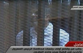 بالفيديو/ تأجيل محاكمة مرسي في قضية اقتحام السجون إلى 22 فبراير