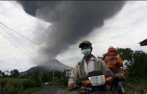 ثوران بركاني باندونيسيا يوقع 11 قتيلا