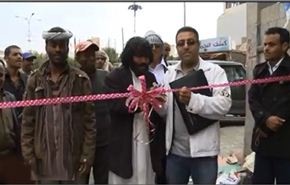 فيديو/ مجنون يمني يفتتح معرضا ثقافيا كبيرا بصنعاء!