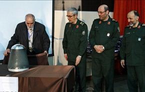 ايران تزيح الستار عن احدث انجازين في القطاع الدفاعي