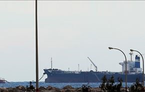 القوات البحرية تنفي سيطرتها على ناقلة النفط شرق ليبيا