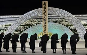 اليابان تحيي الذكرى الثالثة لكارثة تسونامي وحادثة فوكوشيما