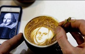 بالصور..فنان يصنع قهوتك بـ