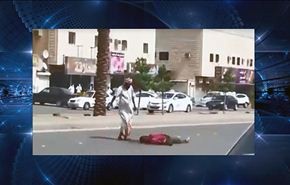 بالفيديو، سعودي يطعن عاملا هنديا وسط الشارع ويرديه قتيلا