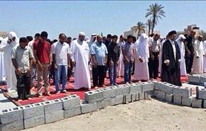 بحرينيون يصلون بمساجد مهدمة والنظام يمنع وصولهم لبعضها