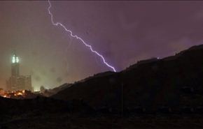 فيديو وصور/ أرض الحرمين تغرق بالسيول ومقتل شخص