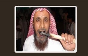 سعودي يفطر جمراً ويتعشى زجاجاً وثعابين