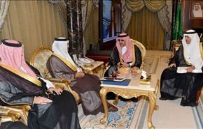 ماذا يفعل وزير الداخلية البحريني في الرياض؟